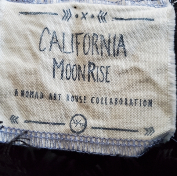 California moon rise camisole with lace XS - Picture 4 of 5